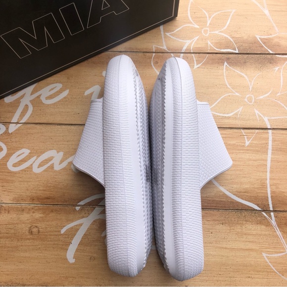 New MIA White Slide Sandals Size 9 - Picture 5 of 10